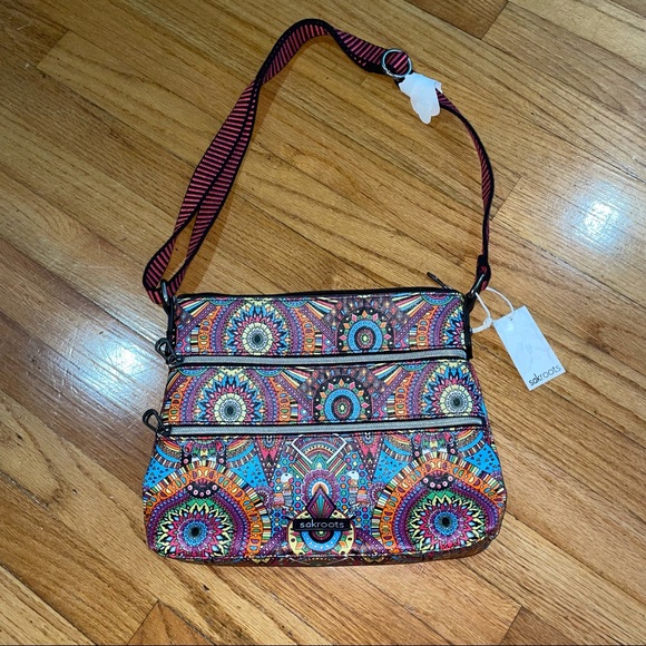 Sakroots Handbags - NWT sakroots Artist Circle Basic Crossbody